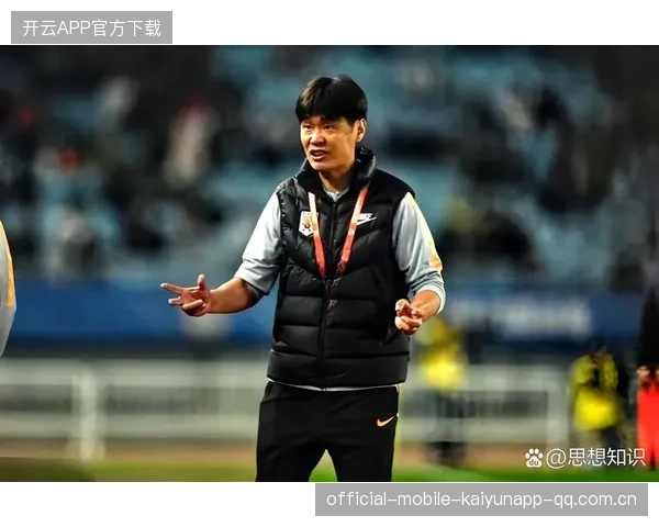 李霄鹏的教练课程是否应被职业学院采纳？——打造新时代足球教练的“金钥匙”